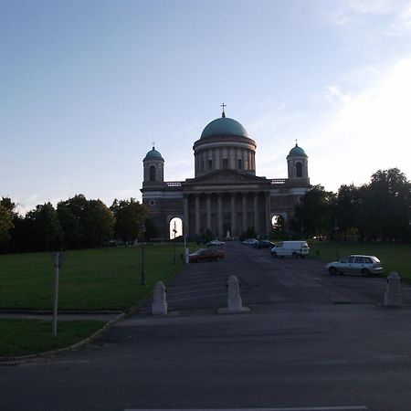 Ria Panzio Bed & Breakfast Esztergom Exterior photo