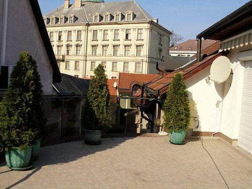 Ria Panzio Bed & Breakfast Esztergom Exterior photo