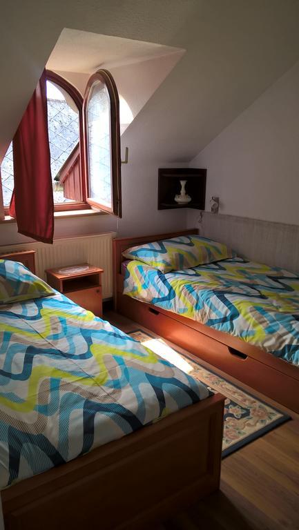 Ria Panzio Bed & Breakfast Esztergom Exterior photo