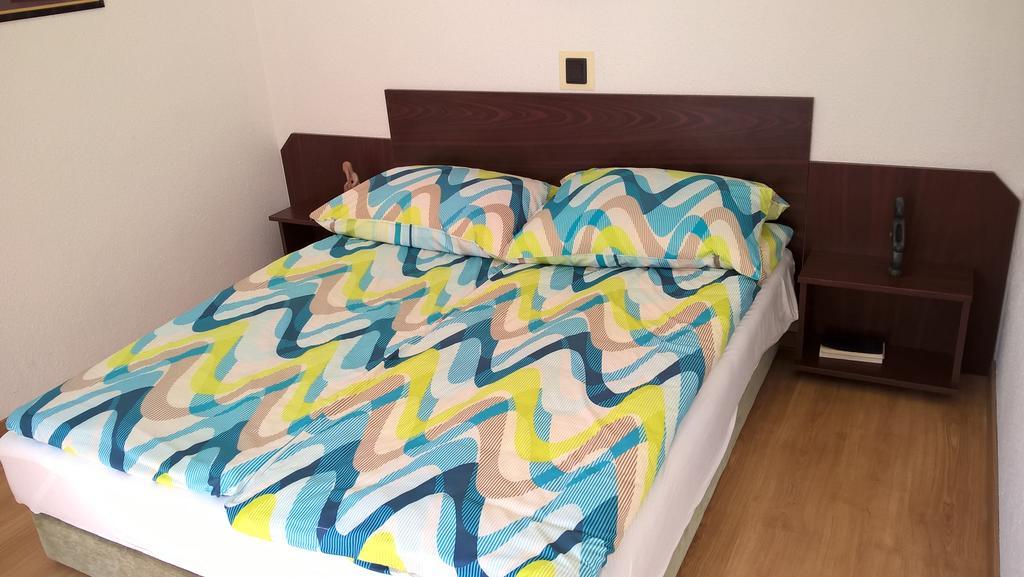 Ria Panzio Bed & Breakfast Esztergom Exterior photo